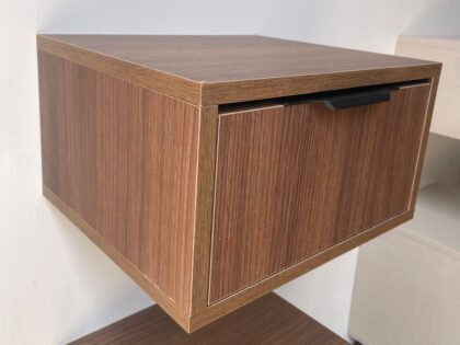 Table de Chevet Suspendue Design "Linea"